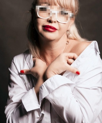 Я живу в Москве и готова стать твоим незабываемым компаньоном. Позволь мне погрузиться в твои фантазии и удовлетворить все твои желания. Мои услуги уникальны и разнообразны – от массажа до пикантных игр. У меня есть фото, которые подтвердят мою красоту и соблазнительные формы. Мои предыдущие клиенты были в восторге от встречи со мной и готовы подтвердить это. ✨💋 1793, 42 года