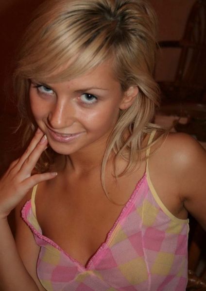 Привлекательная девушка с шикарной фигурой приглашает в гости. Готова побаловать тебя нежными ласками и страстным сексом. Обещаю, ты не пожалеешь! 21227, 25 лет